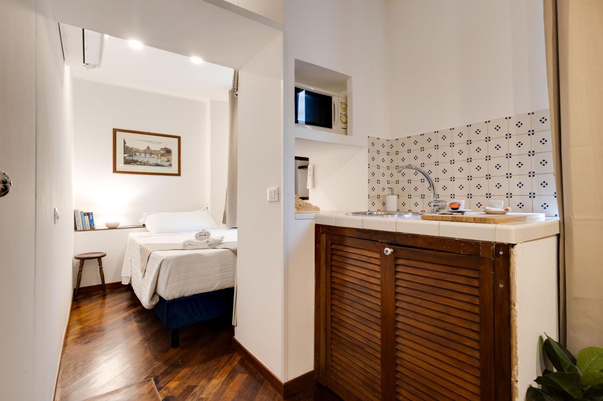 Отель Clavdia Mini Flat Рим Экстерьер фото