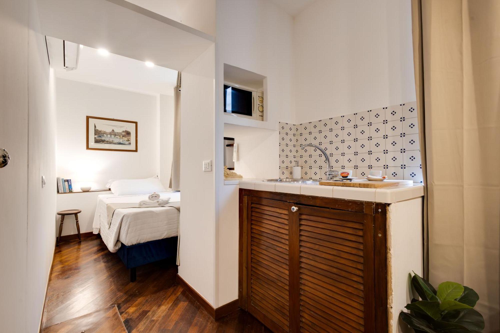 Отель Clavdia Mini Flat Рим Экстерьер фото